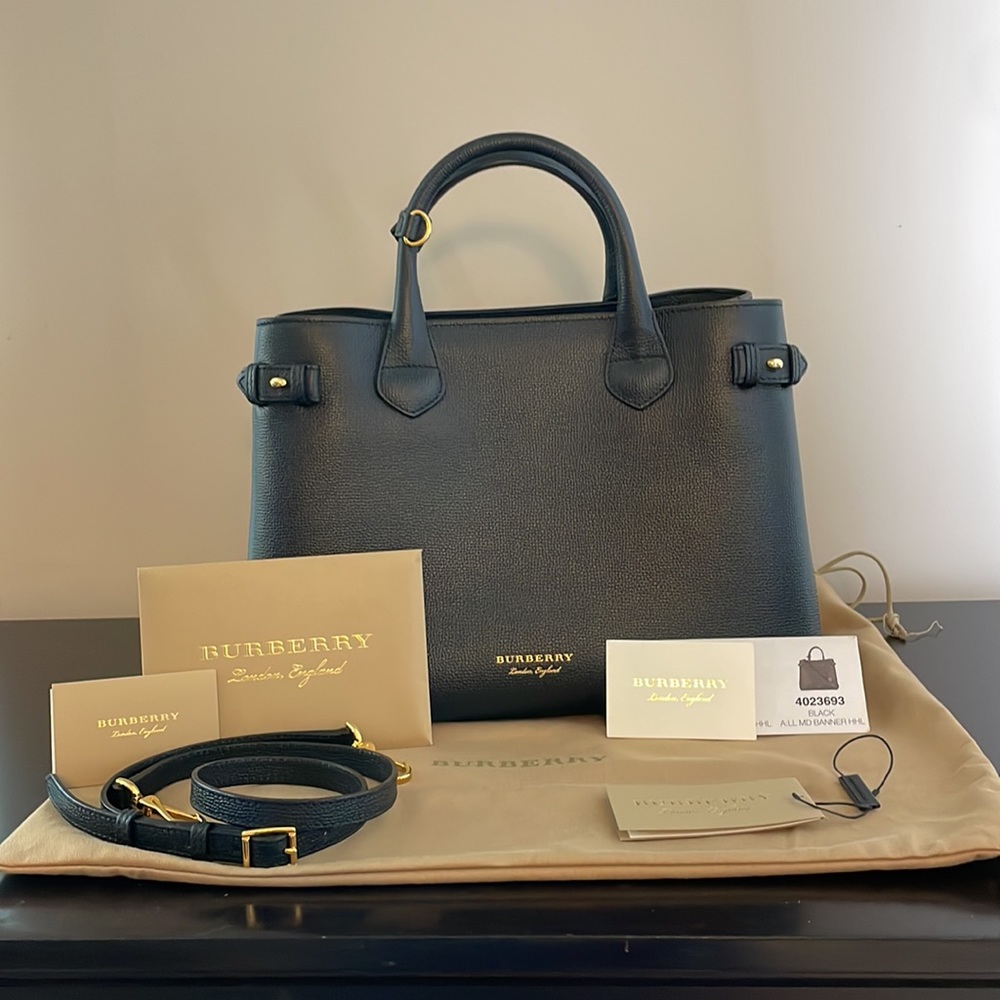Burberry medium banner check house leather